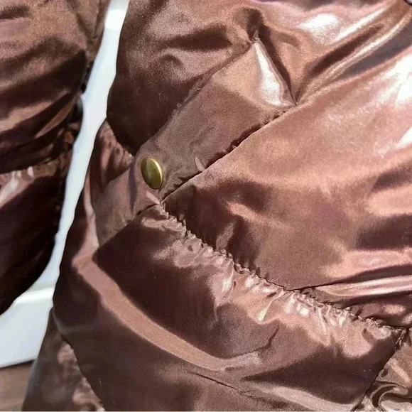 H&M brown, knee length, puffer coat, vintage feel with attached belt and pockets - Picture 3 of 12